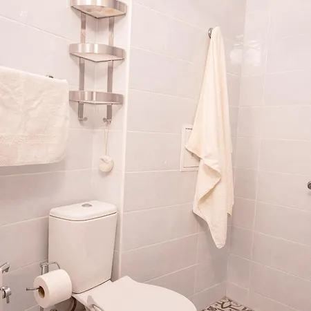 Quiet Garden Retreat, Private Patio Free Parking * סופיה