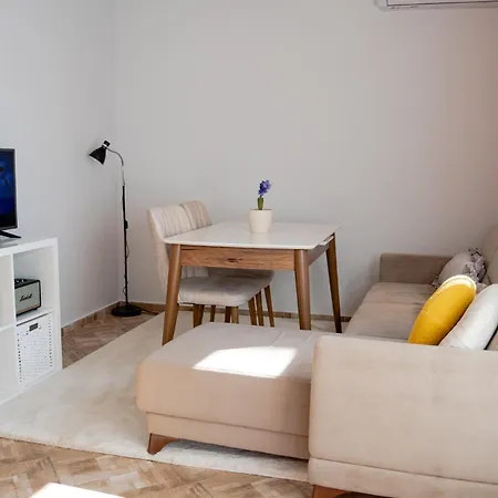 Quiet Garden Retreat, Private Patio Free Parking