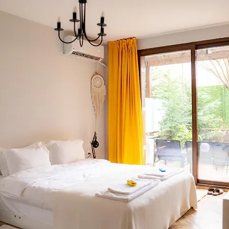 Quiet Garden Retreat, Private Patio Free Parking * סופיה