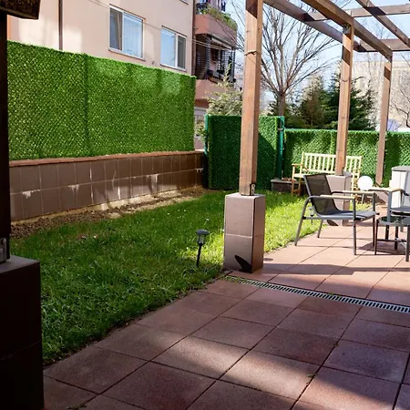 Quiet Garden Retreat, Private Patio Free Parking דירה *