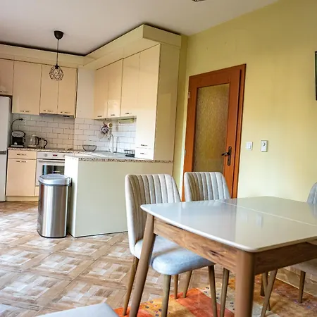 Claire With Garden סופיה