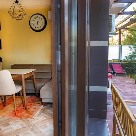 Claire With Garden Apartament *