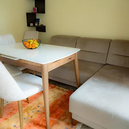 Claire With Garden סופיה