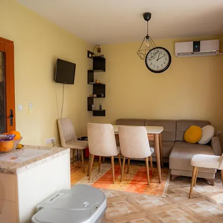 Apartament Claire With Garden Sofia