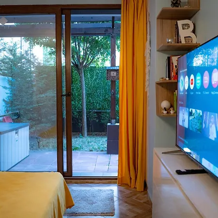Quiet Garden Retreat, Private Patio Free Parking 公寓 *