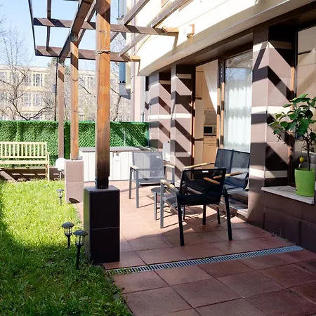 Apartment Quiet Garden Retreat, Private Patio Free Parking *