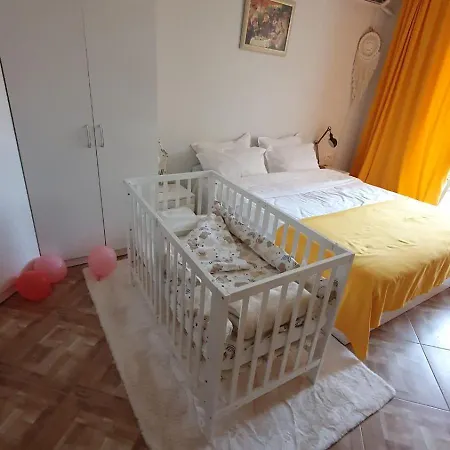Quiet Garden Retreat, Private Patio Free Parking *