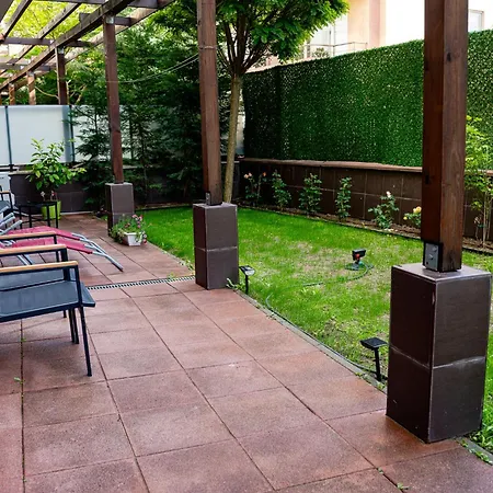 Quiet Garden Retreat, Private Patio Free Parking *