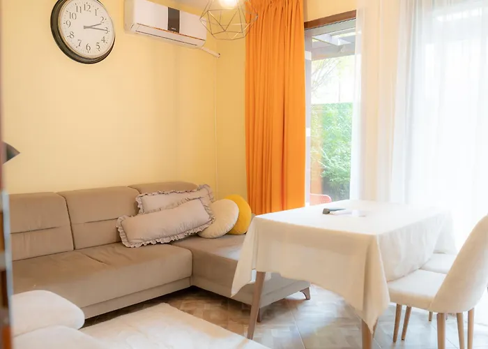 Claire With Garden 公寓 *