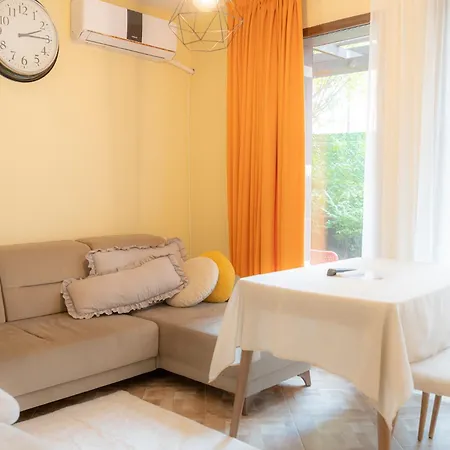 Claire With Garden Apartment *