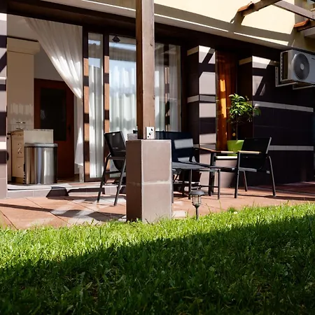 Quiet Garden Retreat, Private Patio Free Parking Lejlighed