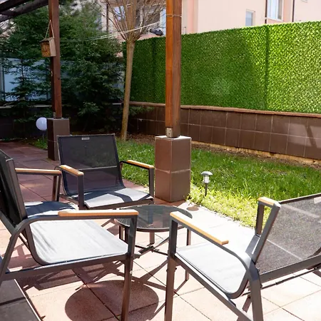 Quiet Garden Retreat, Private Patio Free Parking