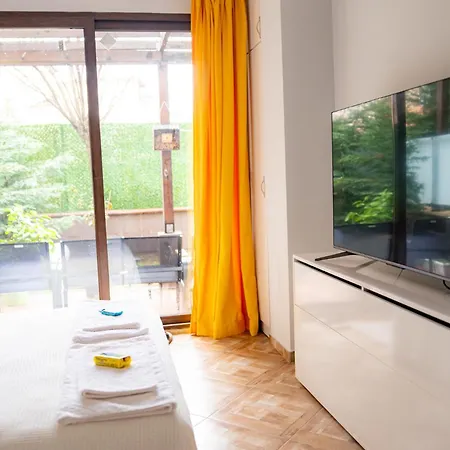 Quiet Garden Retreat, Private Patio Free Parking