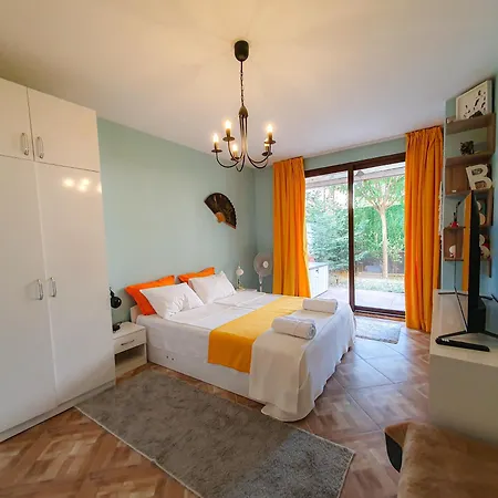 Quiet Garden Retreat, Private Patio Free Parking Apartment Sofia